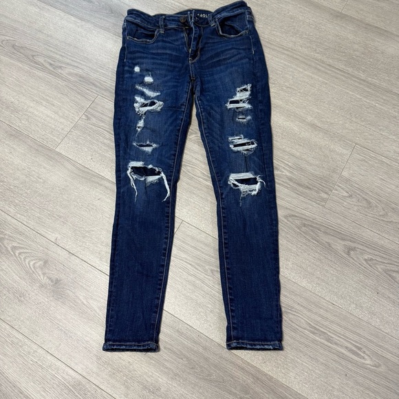 American Eagle Distressed Next Level Blue Jeans Size 6R - Picture 1 of 9